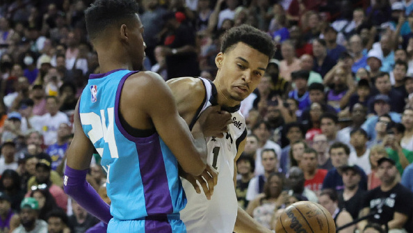 乐竞体育平台- 马刺文班亚马首秀惊艳，波波维奇盛赞天赋  