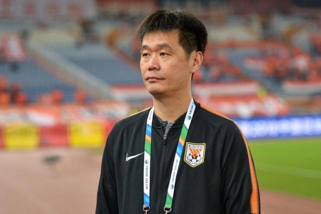  沃尔夫斯堡防守漏洞频现，主帅面临下课危机  